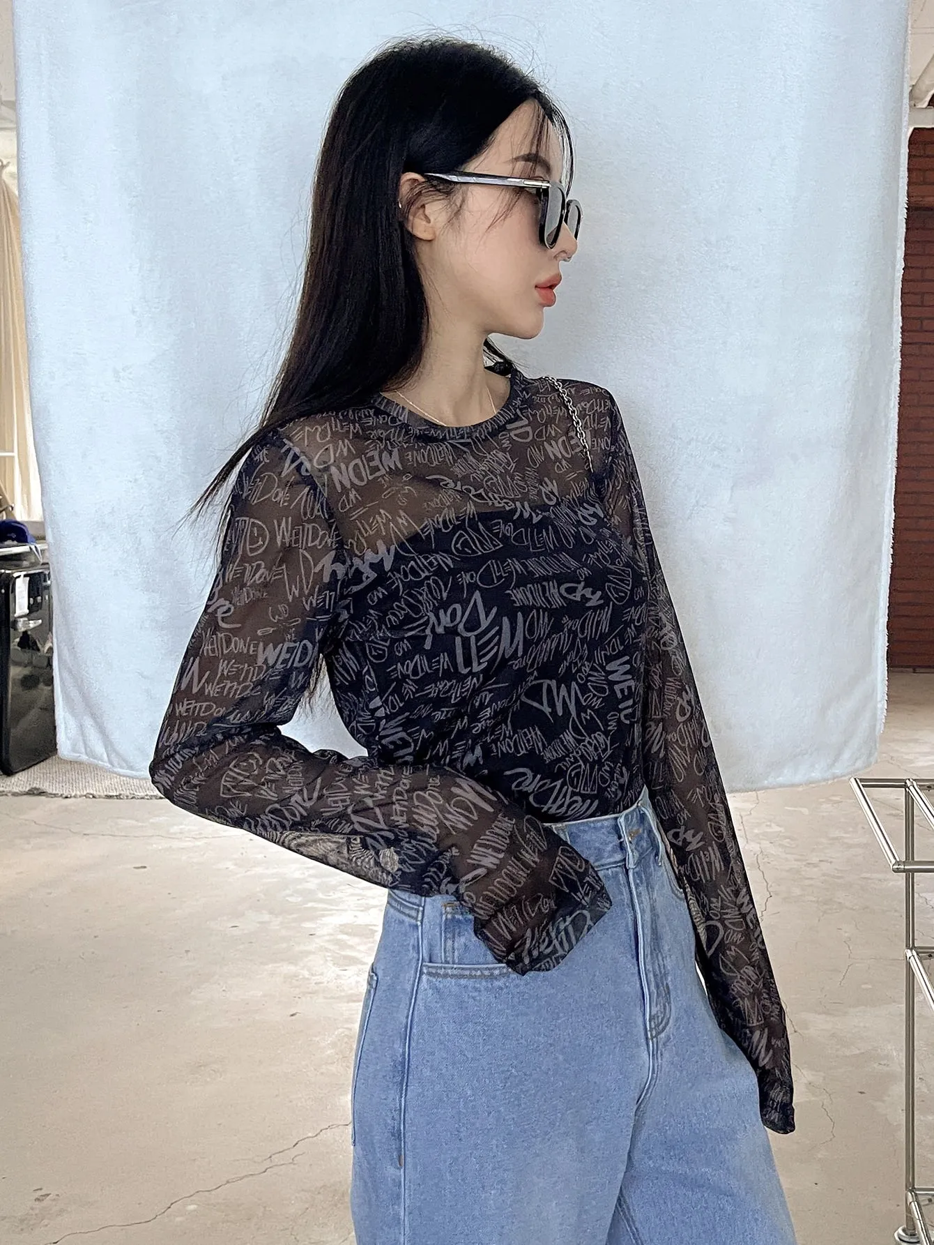 DAZY Letter Graphic Crew Neck Mesh Top