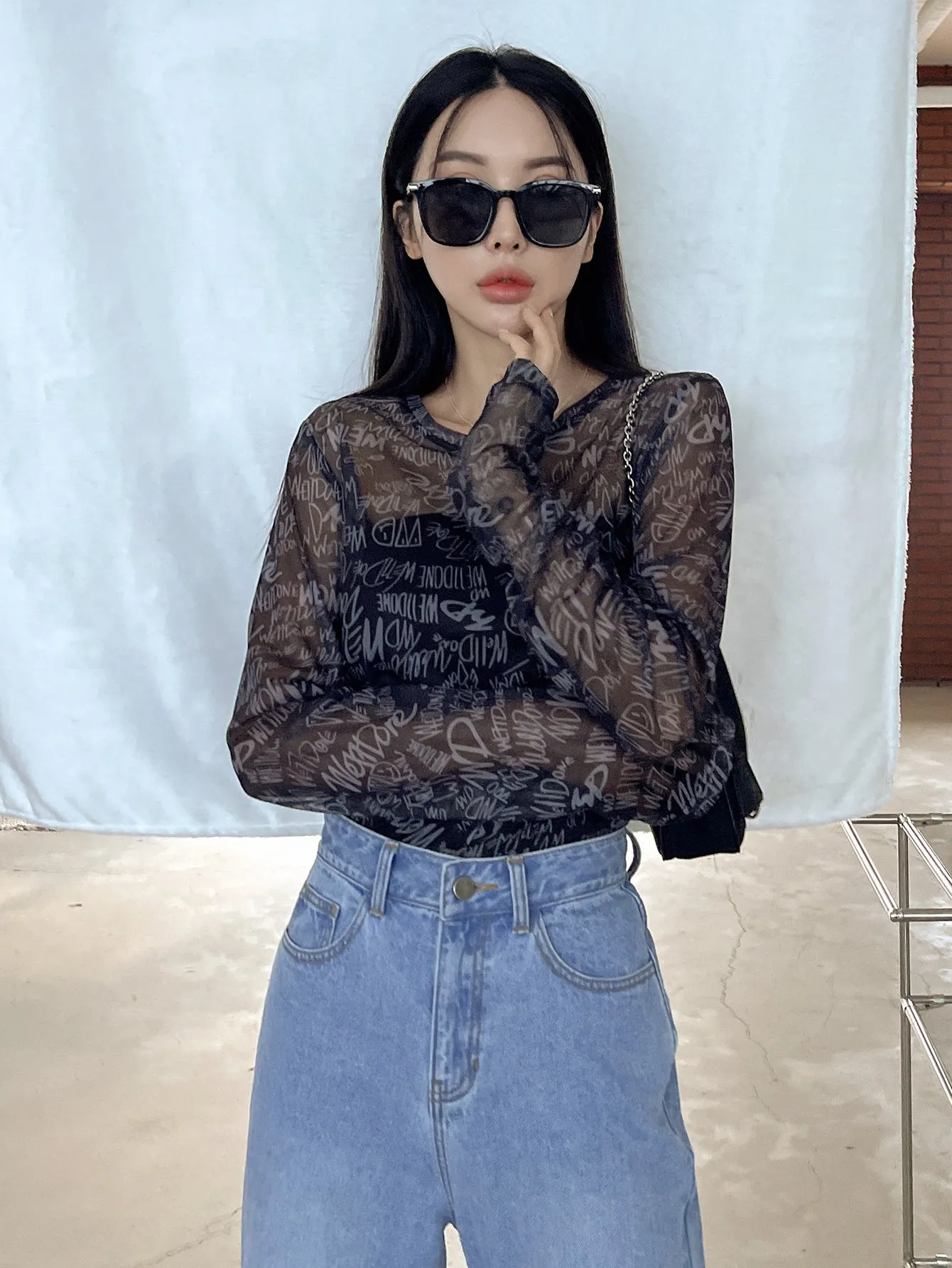 DAZY Letter Graphic Crew Neck Mesh Top