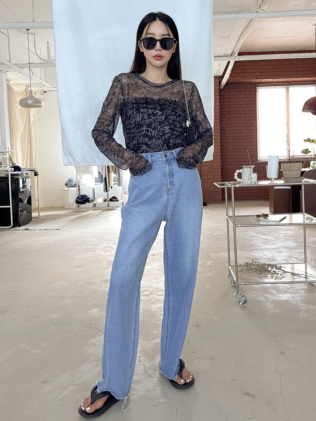 DAZY Letter Graphic Crew Neck Mesh Top