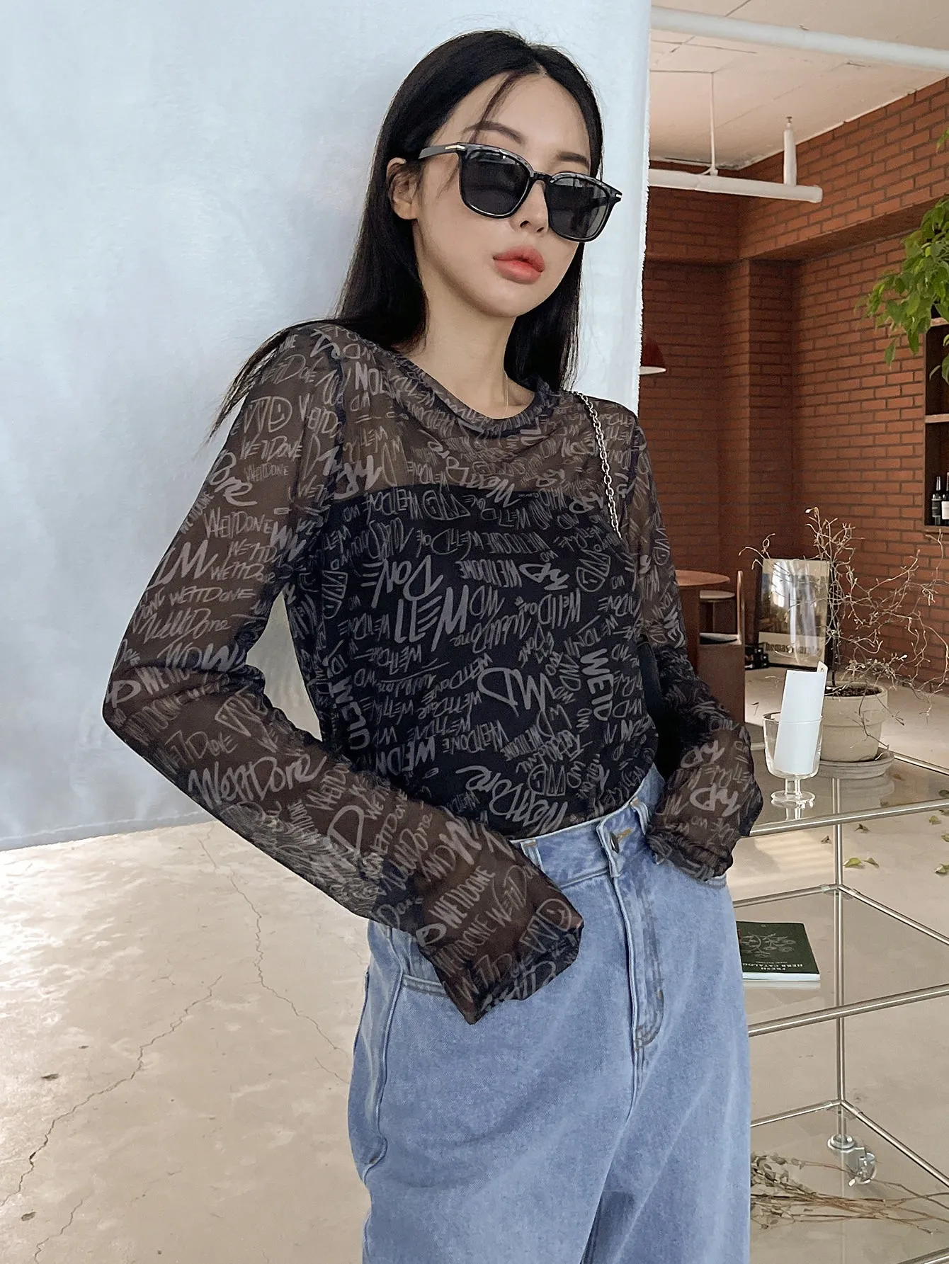 DAZY Letter Graphic Crew Neck Mesh Top